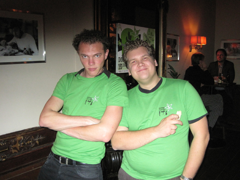 Mark_robert_dichter_bij_de_bar